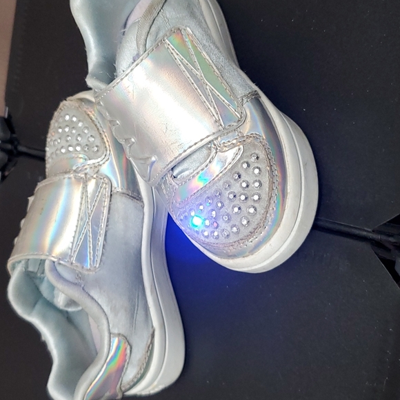 Skechers, velcro light up sneakers, iridescent silver, size toddler 6 - Picture 6 of 8